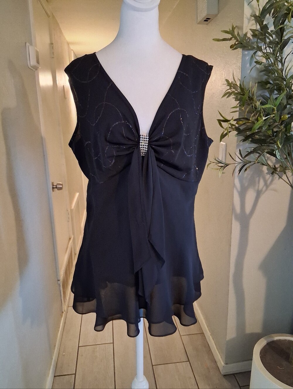 dressbarn Black Sleeveless V-Neck Top with Rhinestone Accent Sz16 Y2k Fairy